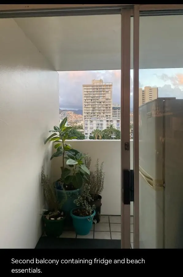 Cozy Studio A Couple Blocks Away From The Beach! Honolulu
